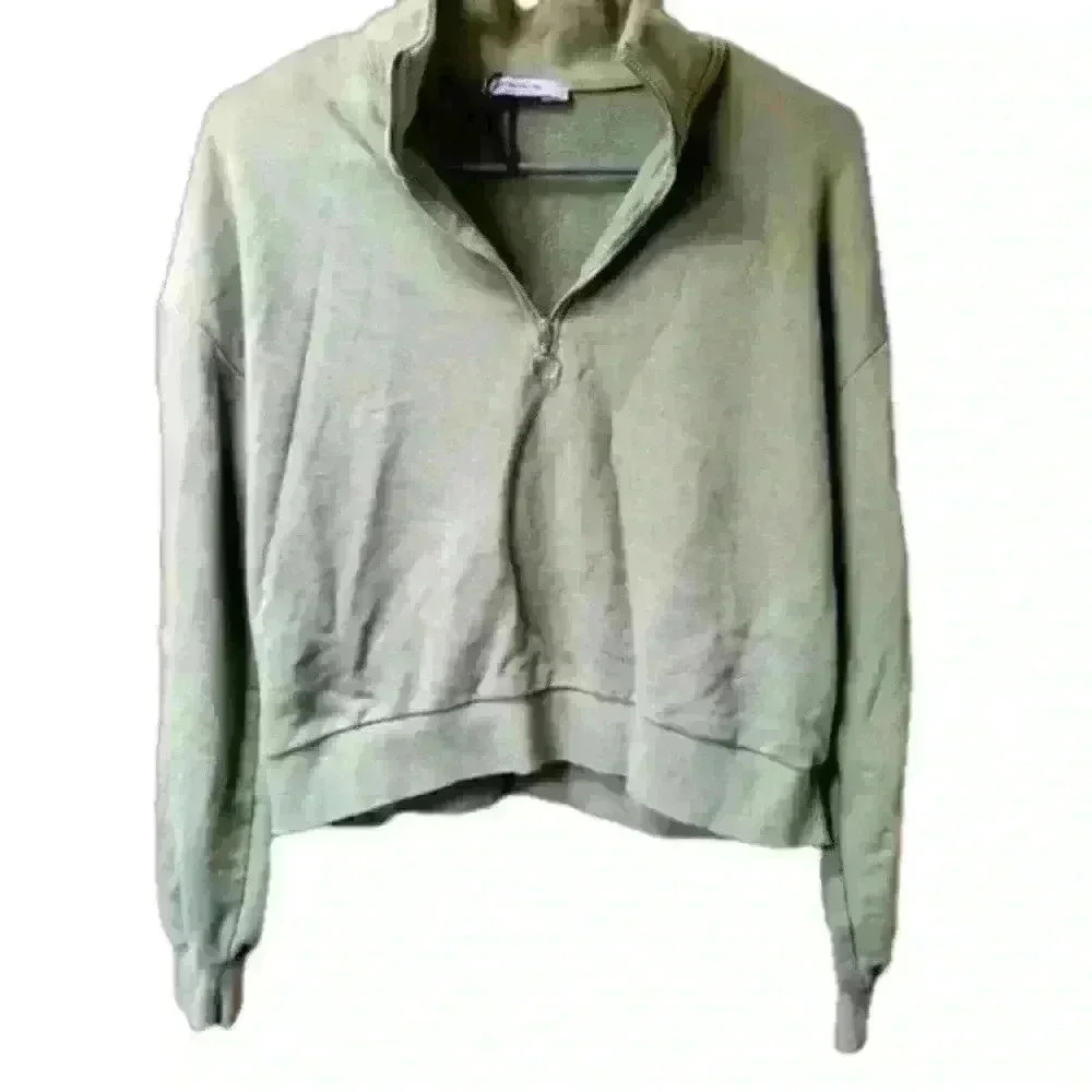 Astradivarius 1/4 zip crop top sweater Woman's sz xs sage green